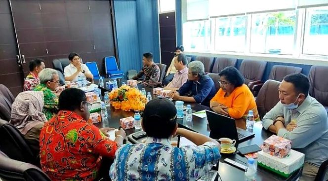 
					Pertemuan Asosiasi Peternak Ayam Petelur se-Tanah Tabi dan DPRD Papua, 16 November 2023. (KabarPapua.co/Imelda)
