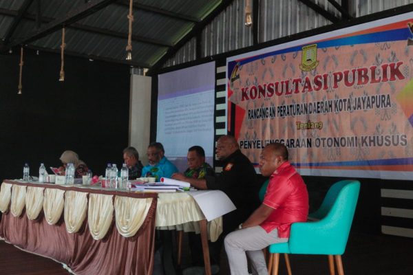 
					Konsultasi Publik Raperda Penyelenggaraan Otsus Kota Jayapura, Kamis 30 November 2023. (KabarPapua.co/Natalya Yoku)