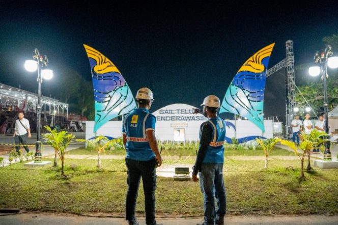 
					Petugas PLN melakukan siaga pengamanan pada venue rangkaian acara  Sail Teluk Cenderawasih 2023. Foto: PLN Papua