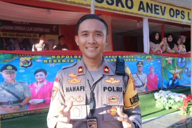 
					Kabag Ops Polresta Jayapura Kota, Kompol M.B.Y Hanafi saat mengecek Pos Operasi Lilin. (Dok Humas Polresta)