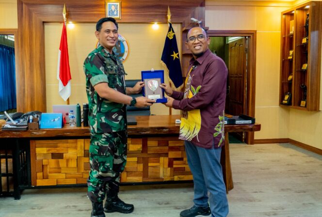 
					PT PLN (Persero) melakukan kunjungan silaturahmi ke TNI-AU Lanud Silas Papare di Jayapura.. (Foto: PLN Papua)