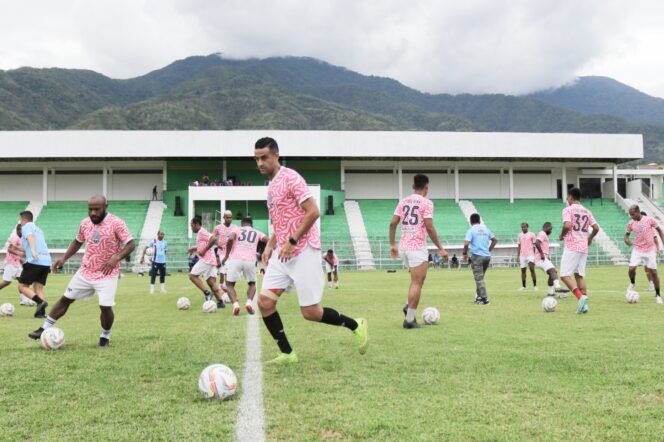 
					Tim PSBS Biak saat menjalani sesi latihan jelang menghadapi Persipal di babak 12 besar Liga 2 Indonesia. (KabarPapua.co/Istimewa)