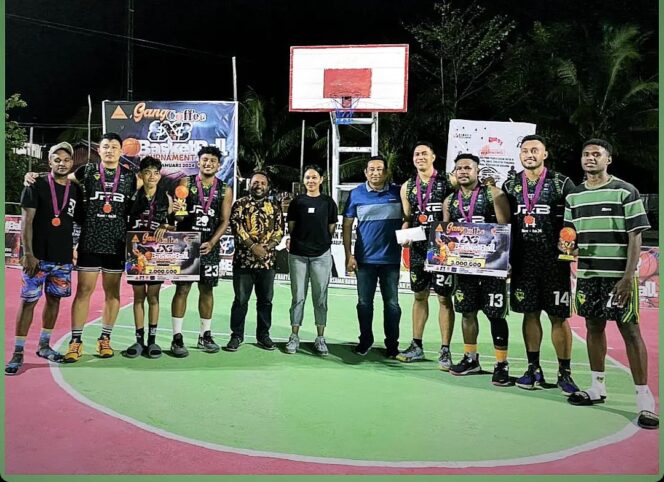
					Ti Basket JRB  Wamena menyabet Juara 1 dan 2   Gang Coffee Basketball Tournament by Bawaslu Season III 2024. (KabarPapua.co/Agies Pranoto)