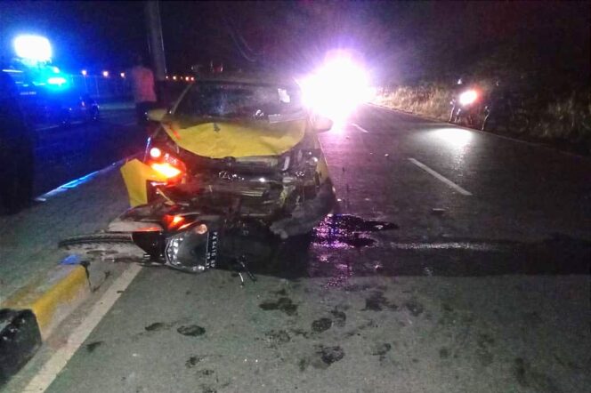 
					Kondisi mobil Ayla ringsek usai kecelakaan yang menewaskan 2 pemotor di Holtekamp, Kota Jayapura, Papua pada Kamis 18 Januari 2024. (Dok Humas Polresta)