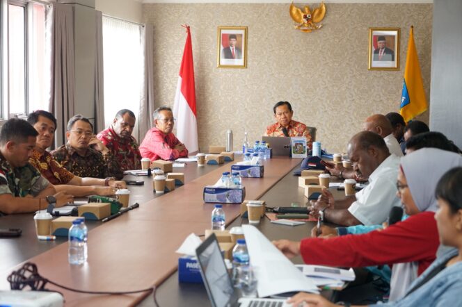 
					Rapat Pembahasan sekaligus Penandatanganan Berita Acara Kesepakatan PAW 6 DPRD Jayawijaya