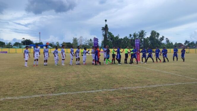
					Sepak bola putra Papua Pegunungan mengawali babak kualifikasi dengan  kemenangan 7-1 melawan Papua Selatan yang brlangsung di Mimika.  (KabarPapua.co/Stefanus Tarsi)