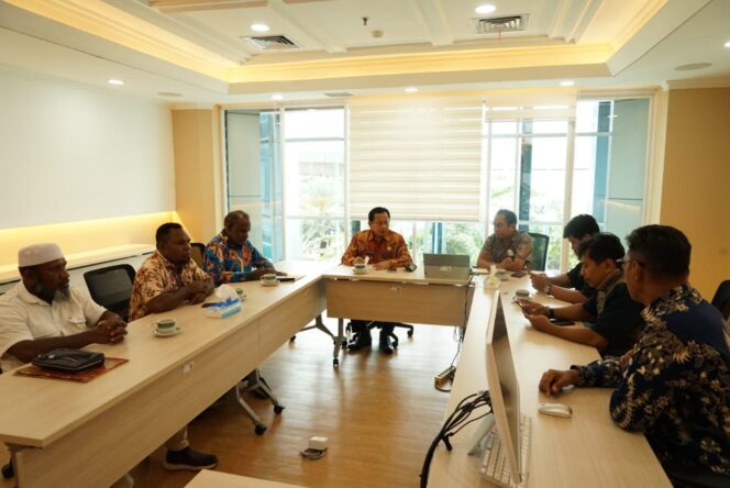 
					Pertemuan Pj Bupati Jayawijaya dengan BPH Migas di Jakarta. 9KabarPapua.co/Stefanus Tarsi)