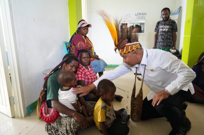 
					Pj Gubernur Papua Pegunungan, Velix Wanggai saat berkunjung ke Nduga. (KabarPapua.co/Stefanus Tarsi)