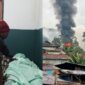 Kolase foto pembakaran dan korban bentrok massa pendukung caleg di Kabupaten Puncak Jaya, Selasa 27 Februari 2024. 