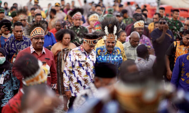 
					Pj Gubernur Papua Pegunungan pada perayaan HUT ke-169 Pekabaran Injil di Tanah Papua.(KabarPapua.co/Stefasnu Tarsi)