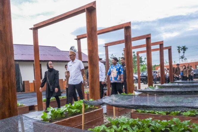 
					Menparekraf Sandiaga Kunjungi Waibu Agro Ecotourism. (Foto: Kemenkraf)