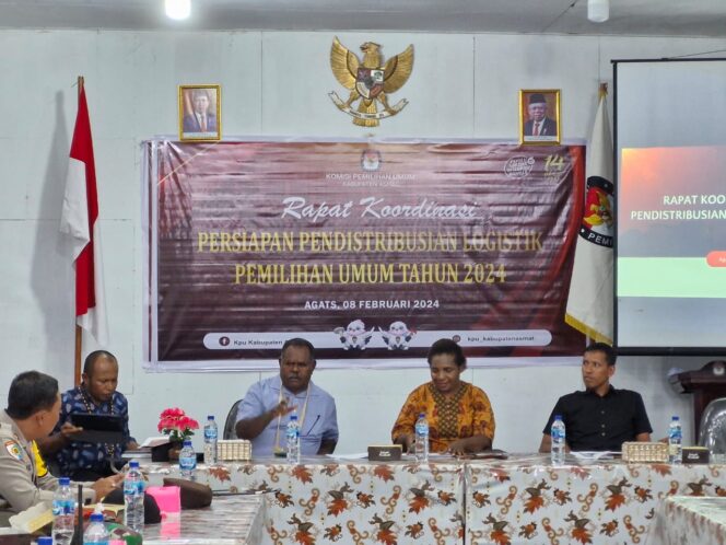 
					Bupati Asmat, Elisa Kambu dalam rapat koordinasi pendistribusian logistik Pemilu 2024. (KabarPapua.co/Abdel Syah) 