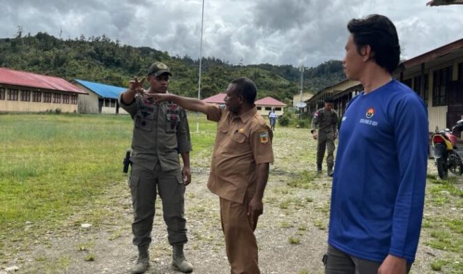 
					Aktivitas di SMK Negeri 1 Oksibil, Kabupaten Pegunungan Bintang kembali normal pasca dibakar KKB. (Dok Polda Papua)