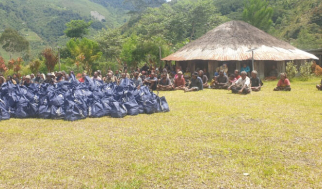 
					Bantuan bencana dari Pemprov Papua Tengah yang tiba di tengah masyarakat Puncak Jaya. (Foto: Pemprov Papua Tengah) 