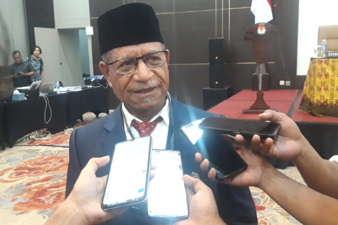 
					Ketua KPU Papua, Steve Dumbon. (KabarPapua.co/Imelda)