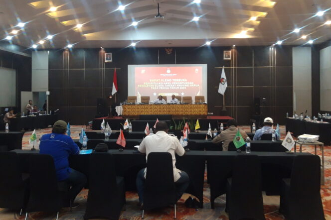 
					Suasana rapat pleno rekapitulasi suara Kabupaten Supiori tingkat Provinsi Papua, Kamis 7 Maret 2024. (KabarPapua.co/Imelda)