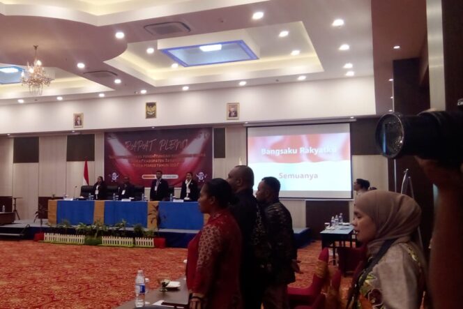 
					KPU Jayapura resmi membuka rapat pleno rekapitulasi hasil penghitungan perolehan suara pemilu, Jumat 1 Maret 2024. (KabarPapua.co/Alan Youwe)