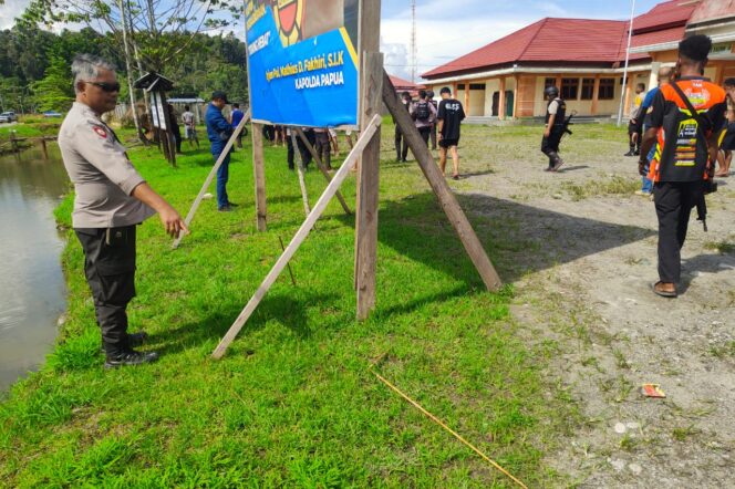 
					Aparat kepolisian saat turun meredam kericuhan di Kabupaten Yalimo, Kamis 29 Februari 2024. (Dok Polda Papua)