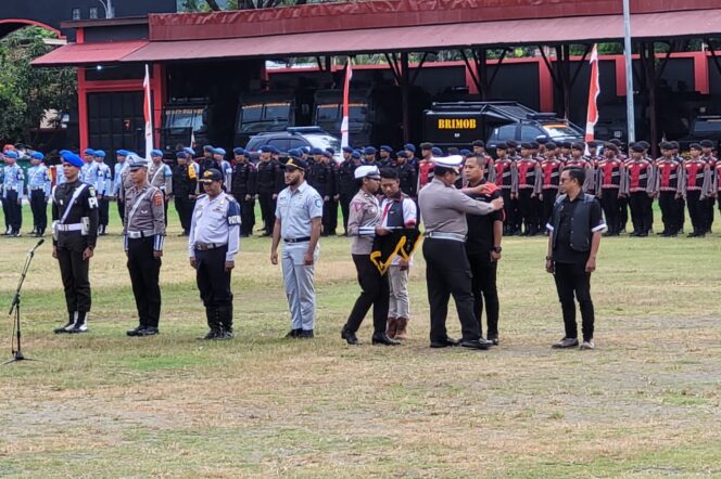 
					Polda Papua menggelar apel gelar pasukan Operasi Keselamatan Cartenz 2024 di Lapangan Satuan Brimob Kotaraja, Sabtu 2 Maret 2024. (KabarPapua.co/Imelda)