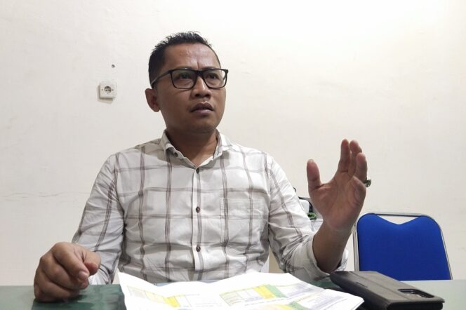 
					Caleg PKB, Slamet menjelaskan dugaan kecurangan pemilu di 4 PPD Dapil IV Jayapura. (KabarPapua.co/Alan Youwe)