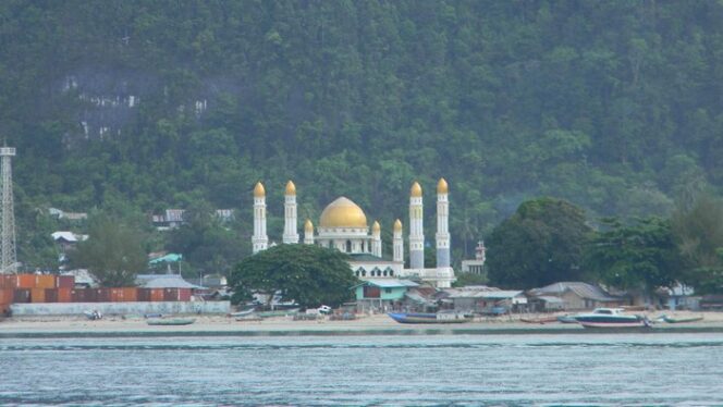 
					Masjid Agung Baiturrahim Kaimana (Foto: Hari Suroto)