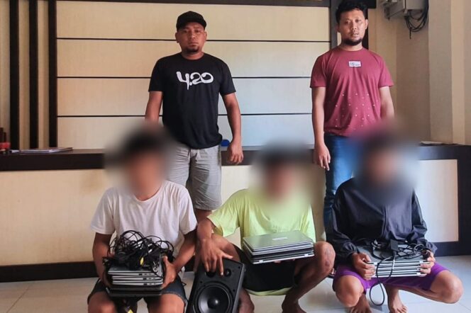 
					Tiga remaja pelaku pencurian 25 laptop di SMP Pembangunan Yapis Waena, Kota Jayapura, Papua. (Dok Polresta Jayapura Kota)