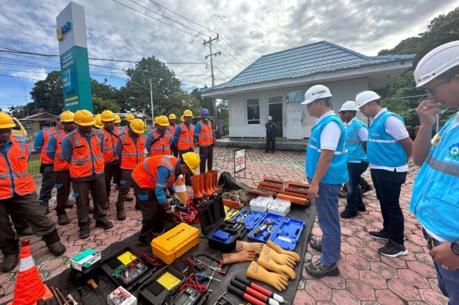 
					Apel gelar pasukan dan peralatan di setiap Unit Pelaksana Pelayanan Pelanggan (UP3) jelang Lebaran di Papua. (Dok PLN)
