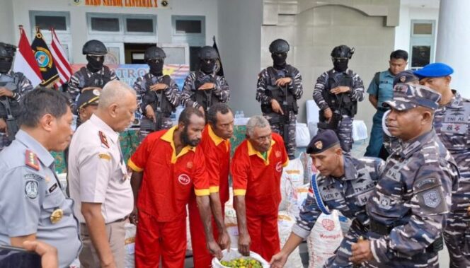 
					Tiga WNA Papua Nugini penyelundup 754 Kg Pinang ke Jayapura, Selasa 16 April 2024. (KabarPapua.co/Imelda)