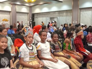 Antusias siswa mengikuti Festival Tunas Bahasa Ibu di Kota Jayapura, Rabu 17 April 2024. (KabarPapua.co/Natalya Yoku)