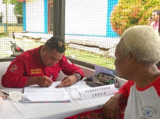 Pelayanan lansia di Posyandu Prima Kota Jayapura, Rabu 17 April 2024. (KabarPapua.co/Natalya Yoku)