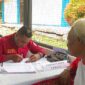 Pelayanan lansia di Posyandu Prima Kota Jayapura, Rabu 17 April 2024. (KabarPapua.co/Natalya Yoku)