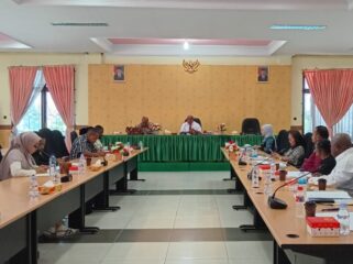 Pertemuan Pansus Otsus DPRD Kota Jayapura dan Kesbangpol Kota Jayapura membahas kursi jalur pengangkatan dan tahapan seleksi, Jumat 26 April 2024. (KabarPapua.co/Natalya Yoku)