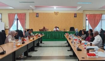 Pertemuan Pansus Otsus DPRD Kota Jayapura dan Kesbangpol Kota Jayapura membahas kursi jalur pengangkatan dan tahapan seleksi, Jumat 26 April 2024. (KabarPapua.co/Natalya Yoku)