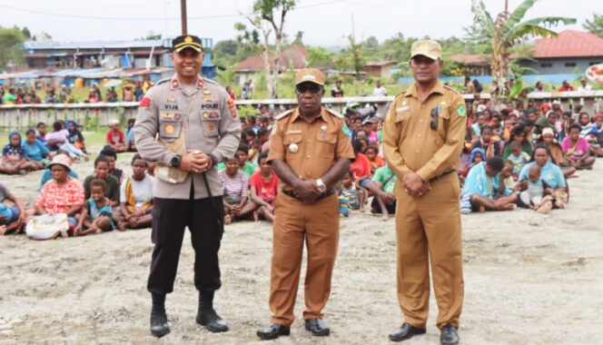 
					Penjabat Bupati Nduga Edison Nggwijangge meluncurkan Program Pelayanan Tanggap Darurat. (Foto dok: Humas Pemkab Nduga)