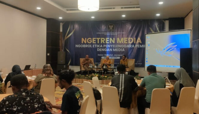 
					Ngobrol Etika Penyelenggara Pemilu dengan Media ( Ngetren Media) di salah satu hotel di Jayapura, Sabtu 27 Februari 2024. (Kabarpapua.co/Katharina)