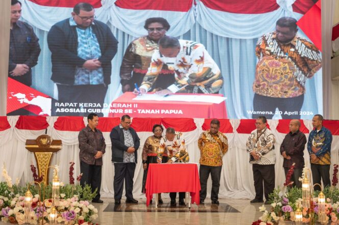 
					Rakerda ke-II Asosiasi Gubernur se-Tanah Papua di Wamena. (kabarPapua.co/Stefanus Tarsi)