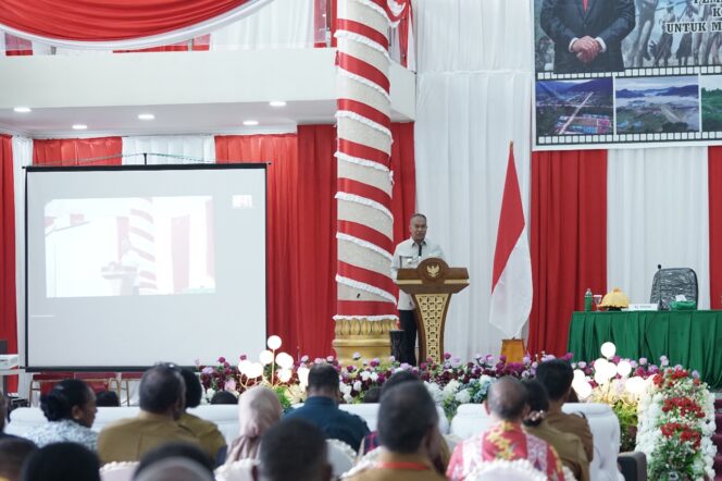 
					Penjabat Gubernur Papua Pegunungan, Velix Vernando Wanggai membuka Musrenbang RKPD 2024, Selasa 23 April 2024. (KabarPapua.co/Satefanus Tarsi)