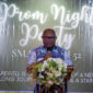 Penjabat Bupati Kepulauan Yapen, Welliam Manderi saat sambutan Prom Night Party Angkatan 52 SMANSASRI. (Kabarpapua.co/Ainun Faathirjal)