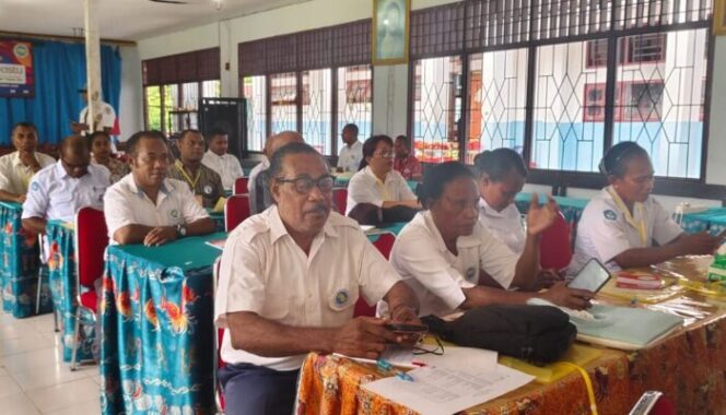 
					Suasana Workshop Penguatan Kompetensi bagi Kepala Sekolah di lingkungan YPK Kepulauan Yapen, Rabu 22 Mei 2024. (Humas Pemkab Yapen)
