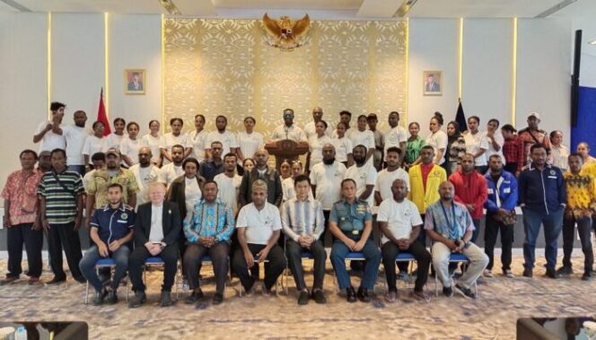 
					Foto bersama usai Pelantikan Badan Pengurus Forum Gembala Papua, Jumat 24 Mei 2024. (KabarPapua.co/Alan Youwe)
