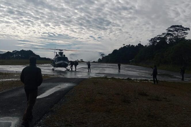 
					TNI Polri meningkatkan keamanan di wilayah Homeyo, Kabupaten Intan Jaya, Papua Tengah. (Humas Polda Papua)