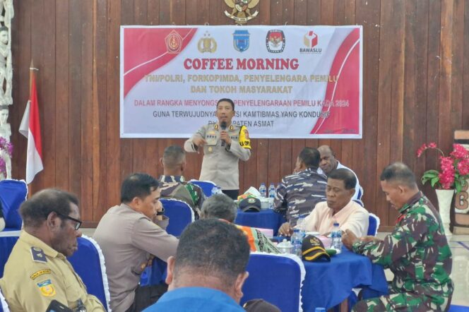 
					Kapolres Asmat, AKBP Agus Hariadi dalam coffee morning jelang Pilkada 2024. (KabarPapua.co/Abdel Syah)