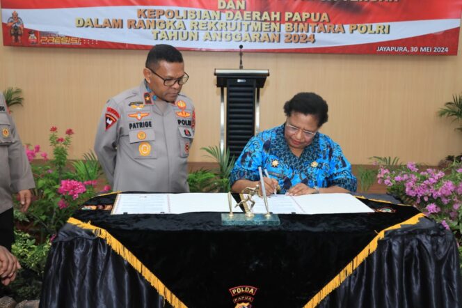 
					Penjabat Gubernur Papua Tengah, Ribka Haluk teken MoU Rekrutmen Bintara Polri di Polda Papua, Kamis 30 Mei 2024. (Dok Humas Polda Papua)