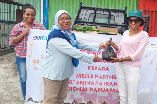 
					FJPI Papua menerima hewan kurban dari Pertamina Patra Niaga Papua Maluku. Foto: FJPI Papua