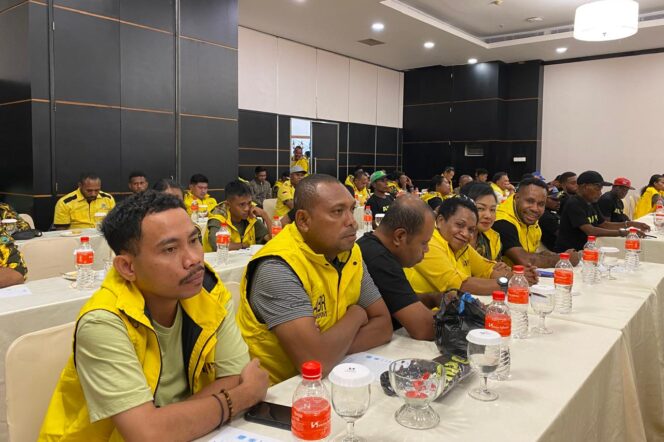 
					Angkatan Muda Partai Golkar Provinsi Papua menggelar peningkatan kapasitas kader Golkar menjelang Pilkada 2024. (KabarPapua.co/Natalya Yoku)