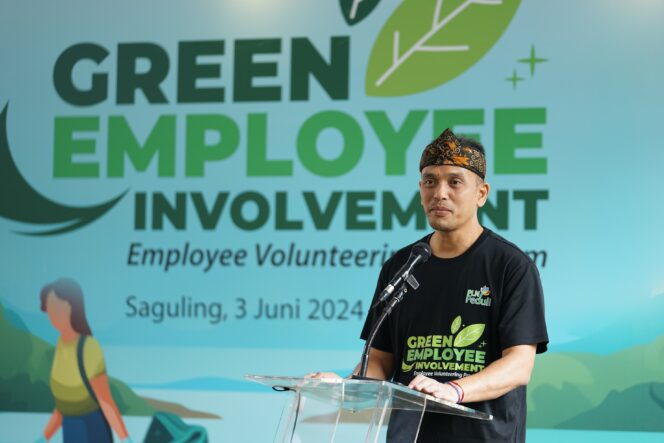 
					Executive Vice President Komunikasi Korporat dan TJSL PLN, Gregorius Adi Trianto dalam pembukaan program Green Employee Involvement di Waduk Saguling, Kabupaten Bandung Barat, Jawa Barat, Senin 3 Juni 2024. (Dok PLN)