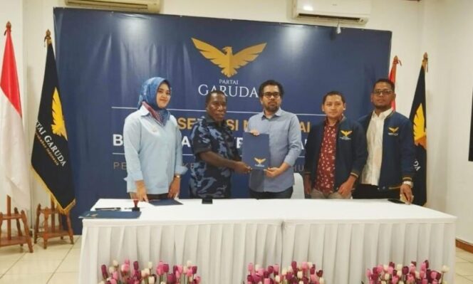 
					Edison Nggwijangge terima rekomendasi Partai Garuda. Foto: ist