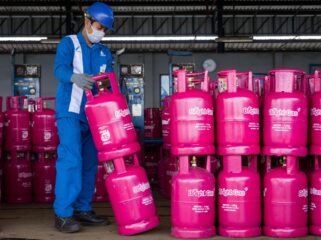 Ilustrasi petugas LPG. Foto: Pertamina