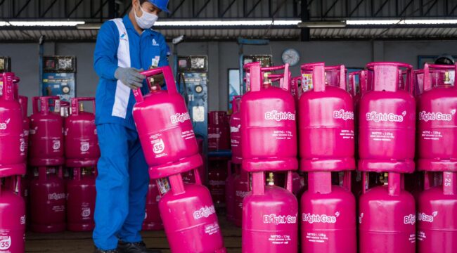 Ilustrasi petugas LPG. Foto: Pertamina