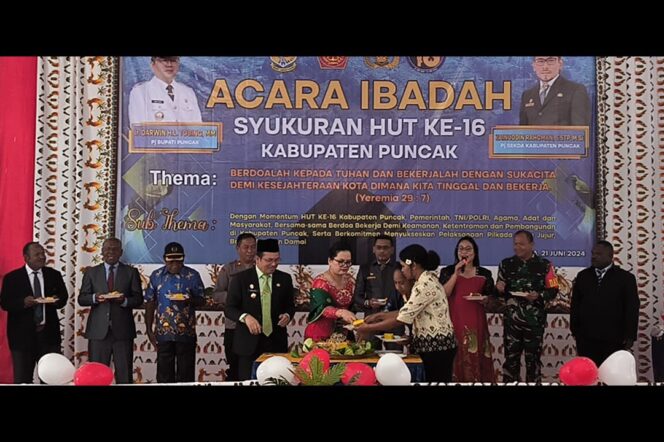 
					Suasana ibadah syukur 16 Tahun Kabupaten Puncak di Aula Negelar, Ilaga, 21 Juni 2024. (Diskominfo Puncak)